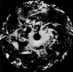 ¿ES LA TIERRA HUECA? ¿QUE SE OCULTA EN LOS PÒLOS? ¿ES LA TIERRA HUECA? ¿QUE SE OCULTA EN LOS PÒLOS?