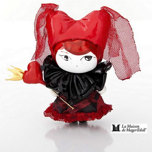 Mageritdoll Collection: THE QUEEN OF HEARTS (Resin Art Doll Brooch & Necklace - Muñeca artística resina) by La Maison de Mageritdoll