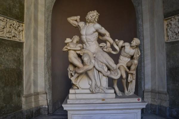 Laocoonte y sus hijos, genial escultura griega en el Museo Pío-Clementino, Museos Vaticanos