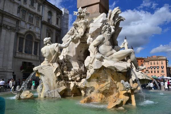 La fuente de los Cuatro Ríos, de Bernini, en el centro de Piazza Navona