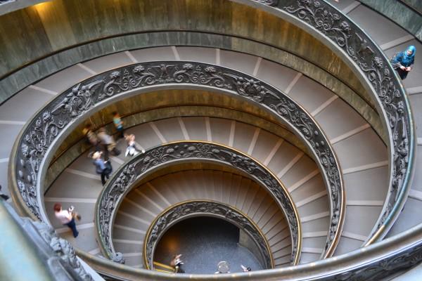 Doble escalera en espiral, soberbia salida de los Museos Vaticanos