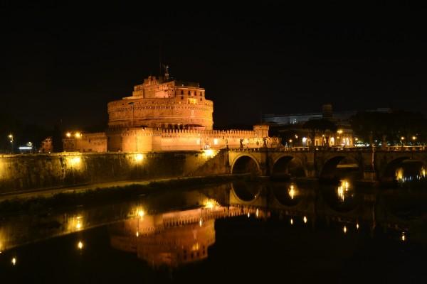 Castelo Sant'Angelo, de noche