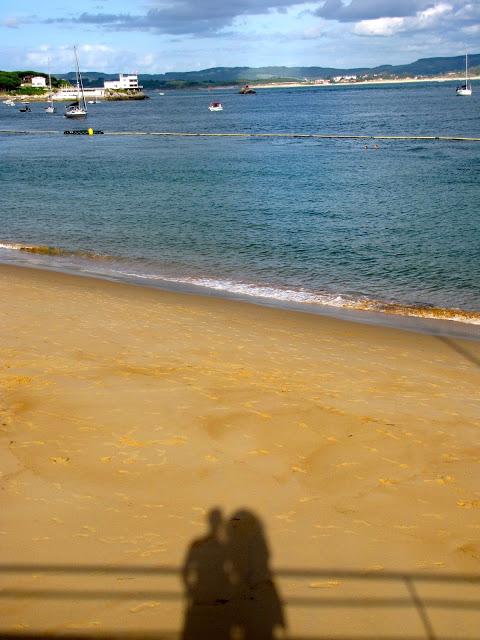 LA SOMBRA QUE ASPIRABA A LLORAR DE FELICIDAD LA SOMBRA QUE ASPIRABA A LLORAR DE FELICIDAD