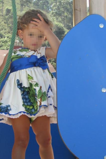 VESTIDO CON VUELO EN EL PARQUE VESTIDO CON VUELO EN EL PARQUE