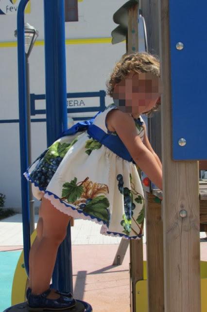 VESTIDO CON VUELO EN EL PARQUE VESTIDO CON VUELO EN EL PARQUE