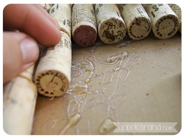 Marco con corchos de vino. Marco con corchos de vino.