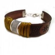 Outfit & Yotoko pulsera tribal marrón