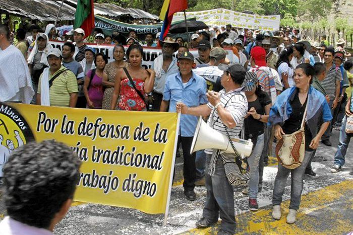 Colombia protesta contra Santos!!!!