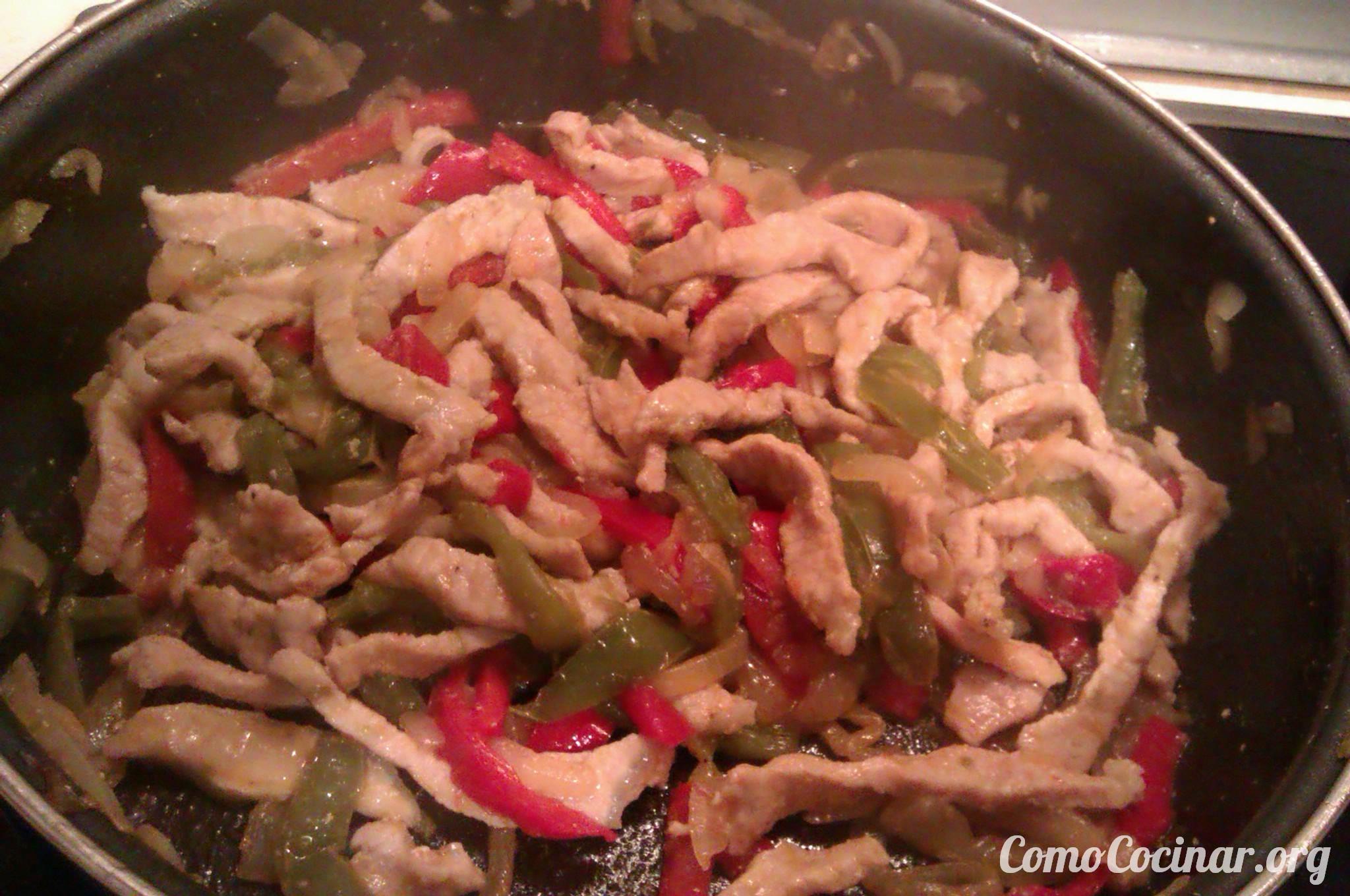 ¿Cómo cocinar fajitas de lomo con pimientos? Paso a paso fajitas de lomo con pimientos