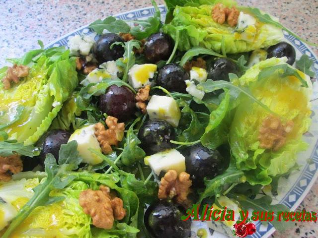 ENSALADA CON UVAS NEGRAS ENSALADA CON UVAS NEGRAS