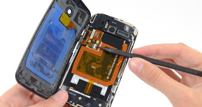 Desarman por completo al Moto X y descubren que es relativamente fácil de reparar Desarman por completo al Moto X y descubren que es relativamente fácil de reparar