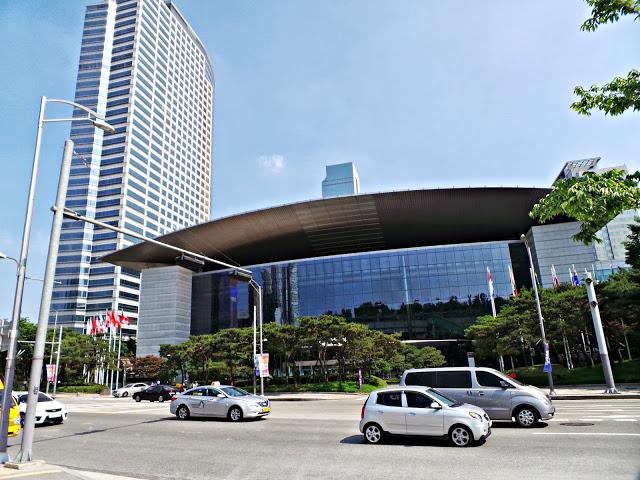 Gangnam style, algo más que una canción de moda. Gangnam style, algo más que una canción de moda.