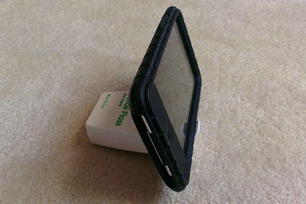 dock-smartphone-dental-floss-container