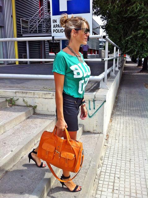 Di adiós al sport y dale a tu suéter un giro chic Di adiós al sport y dale a tu suéter un giro chic