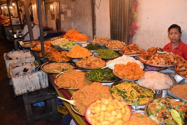 Buffet en los mercados nocturnos de Luang Prabang