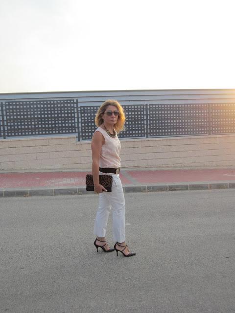 LOOK239-27.8.20138:15¿Qué tal amiga?¿Has comenzado bien l... LOOK239-27.8.20138:15¿Qué tal amiga?¿Has comenzado bien l...