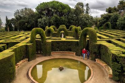UNA EDUCACIÓN PARA SALIR DEL LABERINTO DE LA DUALIDAD UNA EDUCACIÓN PARA SALIR DEL LABERINTO DE LA DUALIDAD