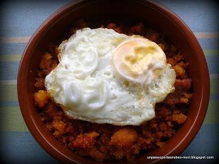 MIGAS CON BEACON, CHORIZO Y JAMÓN