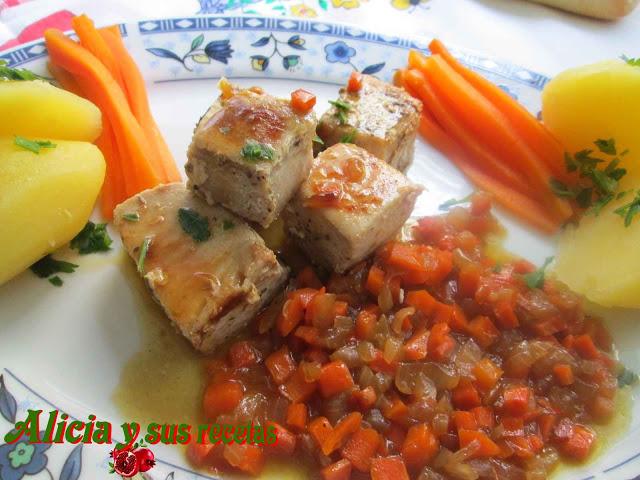 TACOS DE ATÚN EN SALSA DE CERVEZA TACOS DE ATÚN EN SALSA DE CERVEZA