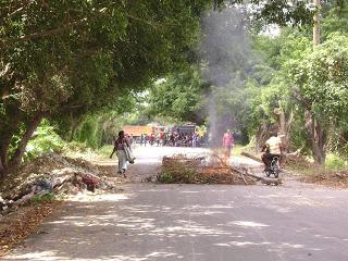 Neiba acata en casi 100% paro contra apagones. Neiba acata en casi 100% paro contra apagones.
