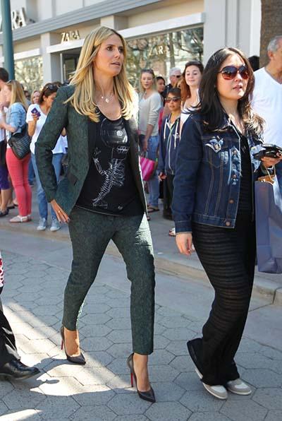 WOW that suit suit u so good WOW that suit suit u so good