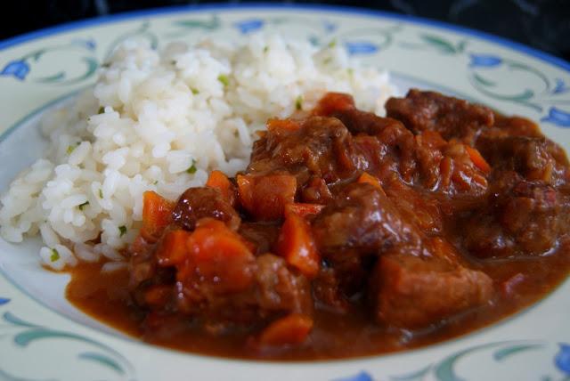 Estofado o Ragout de Ternera al Chocolate con Arroz Blanco Estofado o Ragout de Ternera al Chocolate con Arroz Blanco