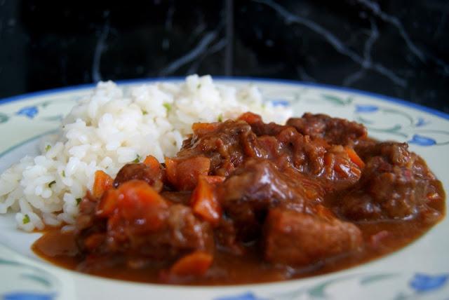 Estofado o Ragout de Ternera al Chocolate con Arroz Blanco Estofado o Ragout de Ternera al Chocolate con Arroz Blanco