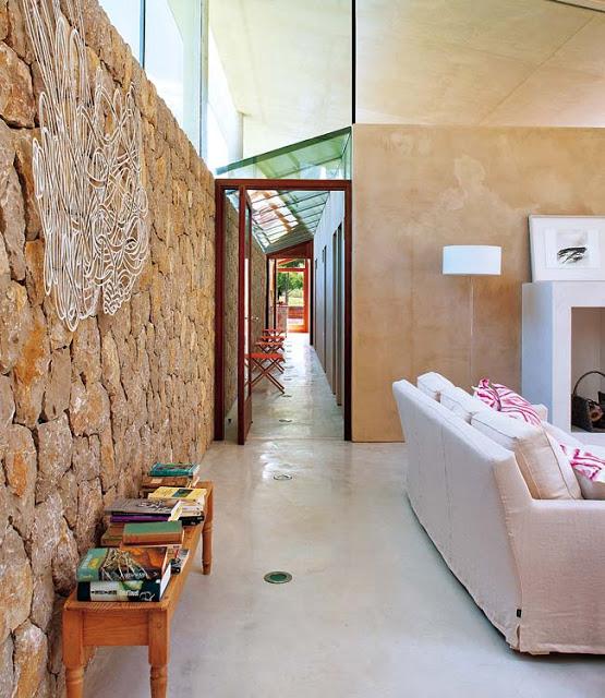 UNA CASA EN MALLORCA CONECTADA CON EL EXTERIOR UNA CASA EN MALLORCA CONECTADA CON EL EXTERIOR