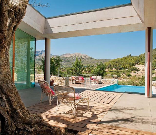 UNA CASA EN MALLORCA CONECTADA CON EL EXTERIOR UNA CASA EN MALLORCA CONECTADA CON EL EXTERIOR