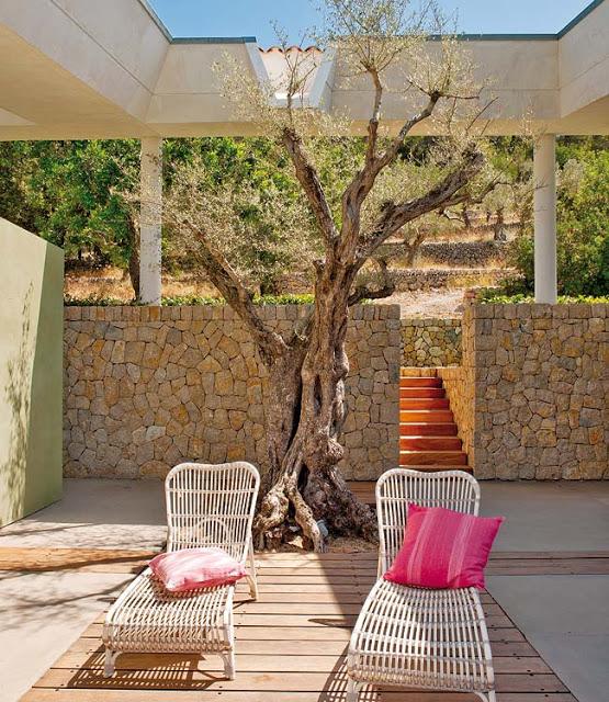UNA CASA EN MALLORCA CONECTADA CON EL EXTERIOR UNA CASA EN MALLORCA CONECTADA CON EL EXTERIOR