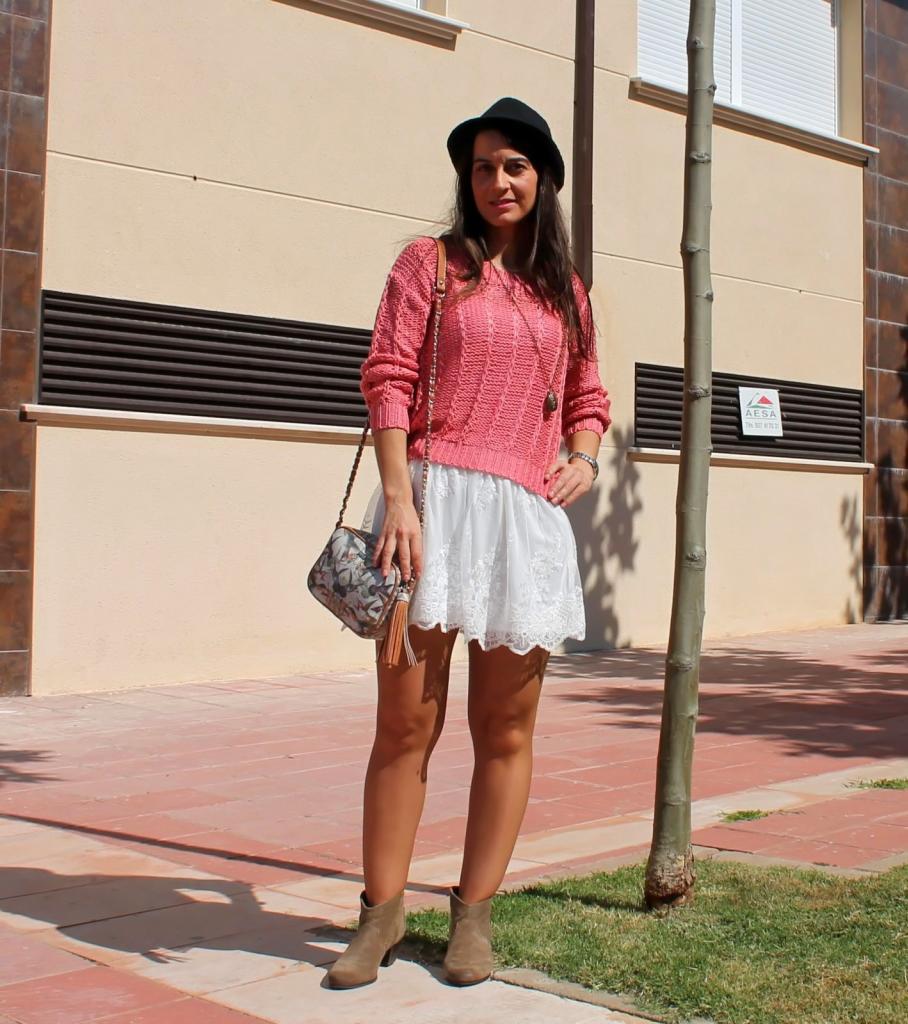 Playing with fashion: White lace skirt III... Playing with fashion: White lace skirt III...