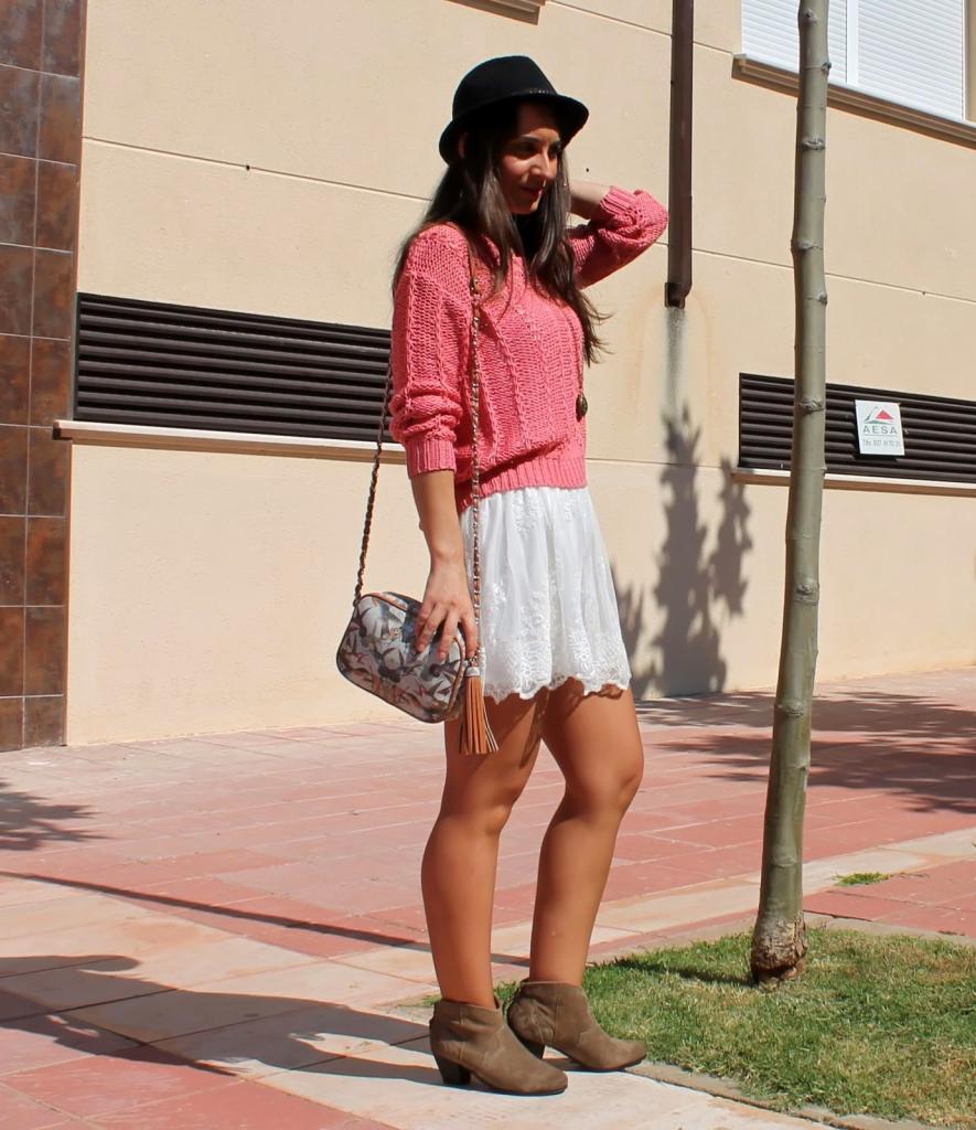 Playing with fashion: White lace skirt III... Playing with fashion: White lace skirt III...