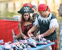 Snooki y Jionni celebran el cumpleaños de Lorenzo disfrazados de piratas. Snooki y Jionni celebran el cumpleaños de Lorenzo disfrazados de piratas.