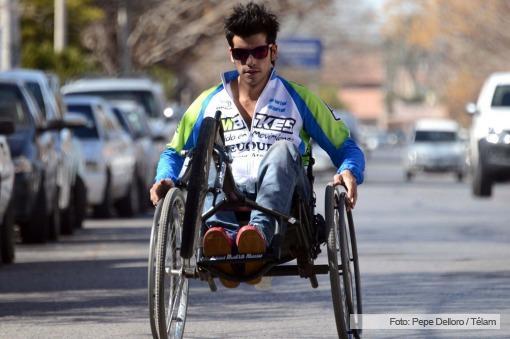 Un deportista unirá Neuquén con Buenos Aires en silla de ruedas Un deportista unirá Neuquén con Buenos Aires en silla de ruedas