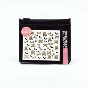 Uñas decoradas con murciélagos y huesos Uñas decoradas con murciélagos y huesos