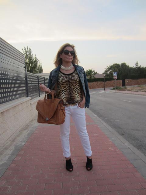 LOOK242-30.8.20138:15¡¡Hola amiga!!¡¡Qué pena ya volvemos... LOOK242-30.8.20138:15¡¡Hola amiga!!¡¡Qué pena ya volvemos...