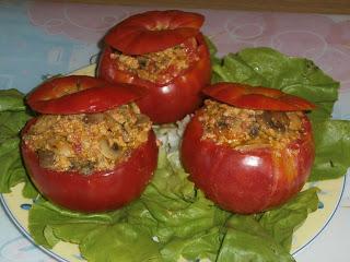 Tomates rellenos de revuelto de champiñones Tomates rellenos de revuelto de champiñones