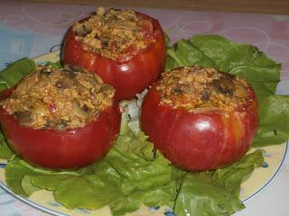 Tomates rellenos de revuelto de champiñones Tomates rellenos de revuelto de champiñones