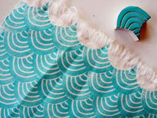 Sello de caucho con forma de ola estampado sobre tela DIY estampacion textil olas japonesas