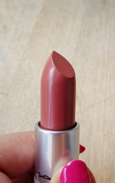 MAC: Labial Cremesheen naked proof, perfilador Boldly bare y gloss Drawn to chic / Reflexión sobre el trato en MAC MAC: Labial Cremesheen naked proof, perfilador Boldly bare y gloss Drawn to chic / Reflexión sobre el trato en MAC