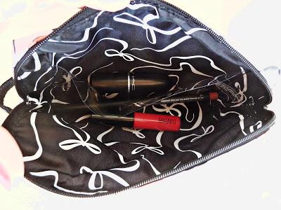 MAC: Labial Cremesheen naked proof, perfilador Boldly bare y gloss Drawn to chic / Reflexión sobre el trato en MAC MAC: Labial Cremesheen naked proof, perfilador Boldly bare y gloss Drawn to chic / Reflexión sobre el trato en MAC