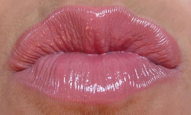 MAC: Labial Cremesheen naked proof, perfilador Boldly bare y gloss Drawn to chic / Reflexión sobre el trato en MAC MAC: Labial Cremesheen naked proof, perfilador Boldly bare y gloss Drawn to chic / Reflexión sobre el trato en MAC