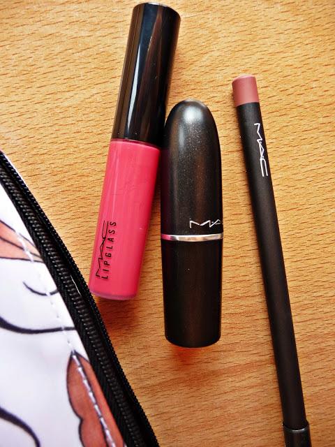 MAC: Labial Cremesheen naked proof, perfilador Boldly bare y gloss Drawn to chic / Reflexión sobre el trato en MAC MAC: Labial Cremesheen naked proof, perfilador Boldly bare y gloss Drawn to chic / Reflexión sobre el trato en MAC