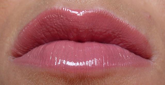 MAC: Labial Cremesheen naked proof, perfilador Boldly bare y gloss Drawn to chic / Reflexión sobre el trato en MAC MAC: Labial Cremesheen naked proof, perfilador Boldly bare y gloss Drawn to chic / Reflexión sobre el trato en MAC