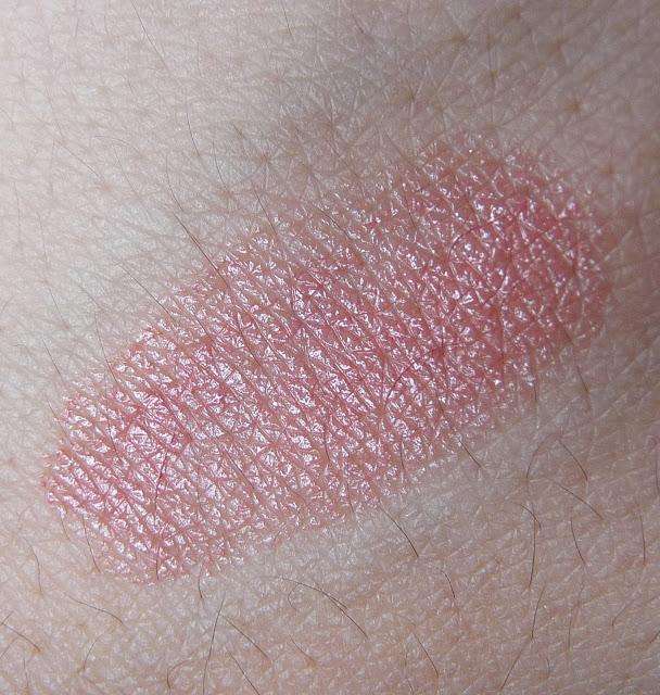 MAC: Labial Cremesheen naked proof, perfilador Boldly bare y gloss Drawn to chic / Reflexión sobre el trato en MAC MAC: Labial Cremesheen naked proof, perfilador Boldly bare y gloss Drawn to chic / Reflexión sobre el trato en MAC