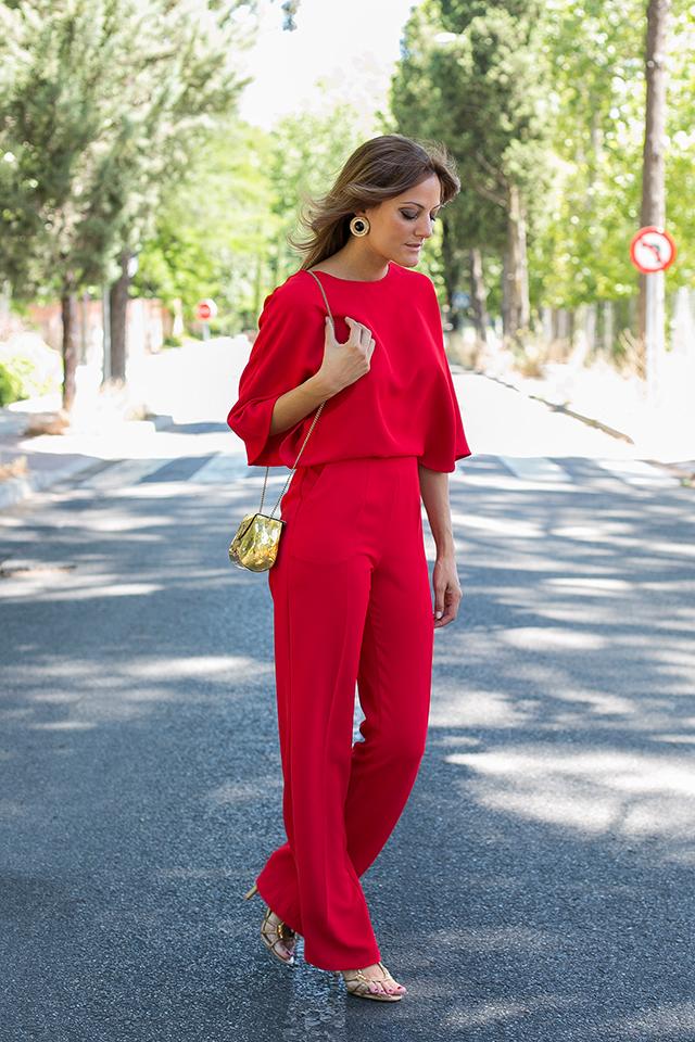 RED JUMPSUIT cristina blanco, guiadeestilo blog, spanish fashion bloggers, OUTFITS, mono rojo lapavana, red jumpsuit, mono para bodas, bolsito caja fat baobab, zapatos lola cruz, color rojo en bodas, lapavana brand