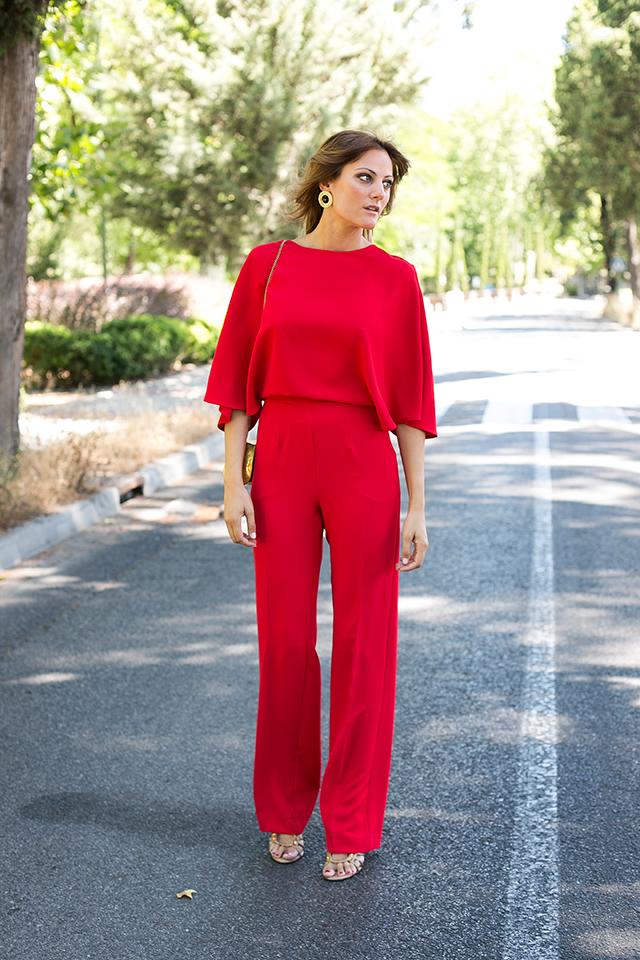 RED JUMPSUIT cristina blanco, guiadeestilo blog, spanish fashion bloggers, OUTFITS, mono rojo lapavana, red jumpsuit, mono para bodas, bolsito caja fat baobab, zapatos lola cruz, color rojo en bodas, lapavana brand