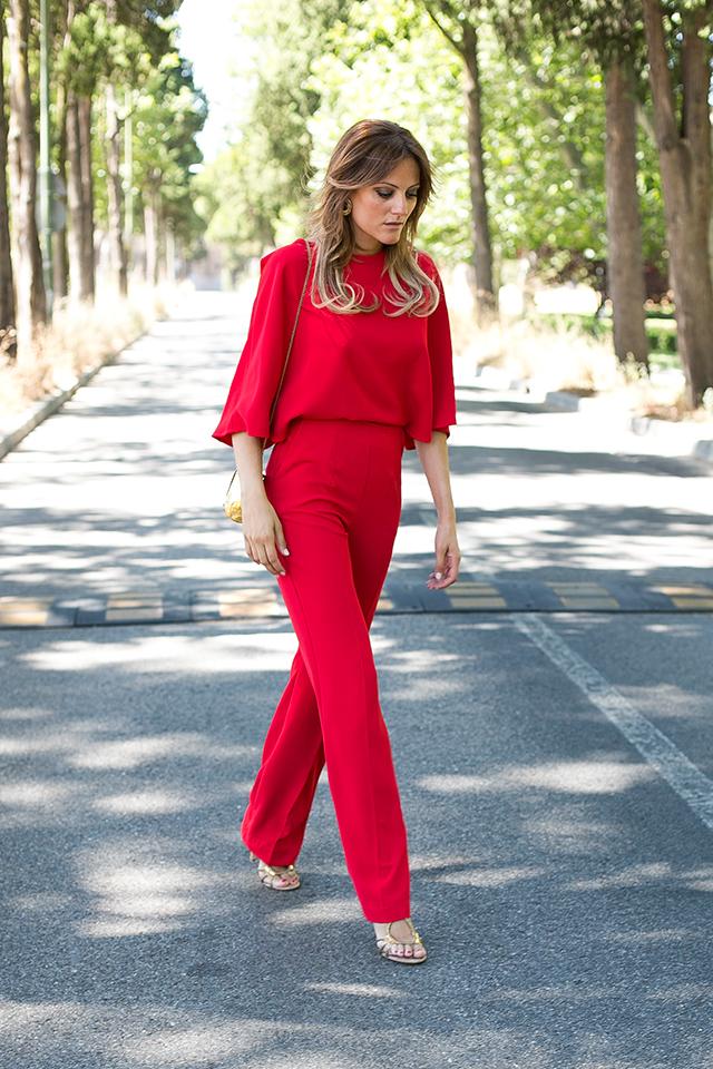 RED JUMPSUIT cristina blanco, guiadeestilo blog, spanish fashion bloggers, OUTFITS, mono rojo lapavana, red jumpsuit, mono para bodas, bolsito caja fat baobab, zapatos lola cruz, color rojo en bodas, lapavana brand