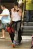 Ian Somerhalder en el aeropuerto LaGuardia de Nueva York (31 de Agosto) imagebam.com