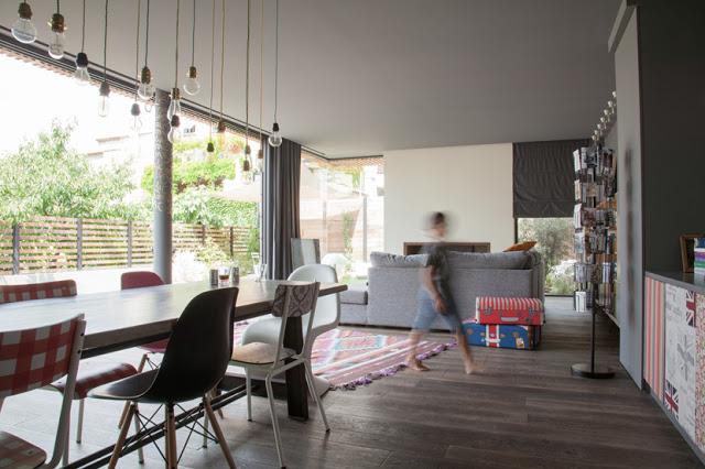 Una casa gris en septiembre Una casa gris en septiembre